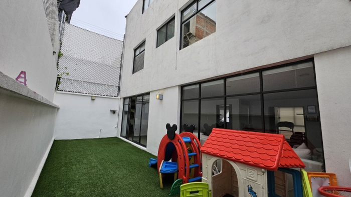 VENTA CASA EN LAS AGUILAS