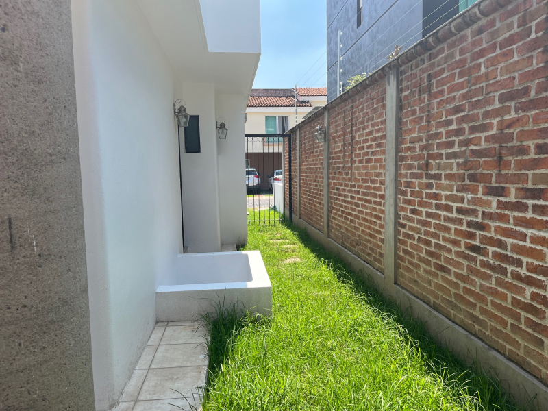 Casa En Renta En Jardín Real