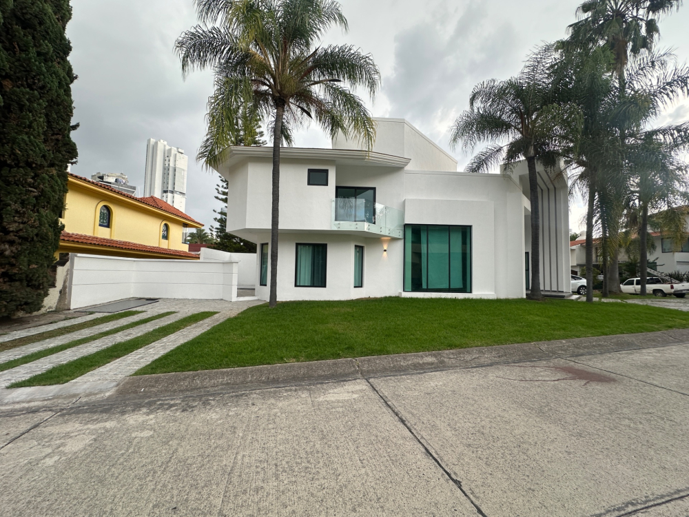 Casa En Venta En Puerta De Hierro