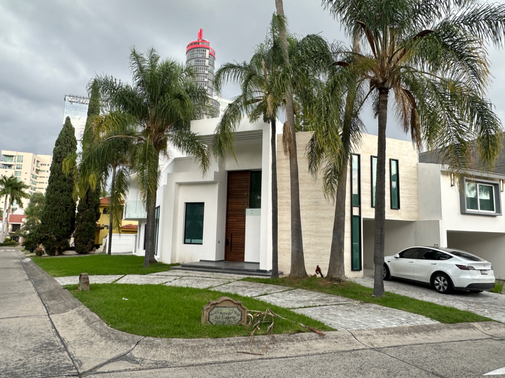 Casa En Venta En Puerta De Hierro