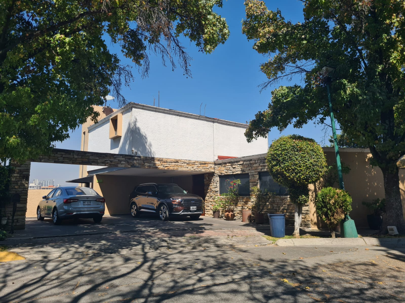 casa en venta con departamento independiente en la herradura, naucalpan