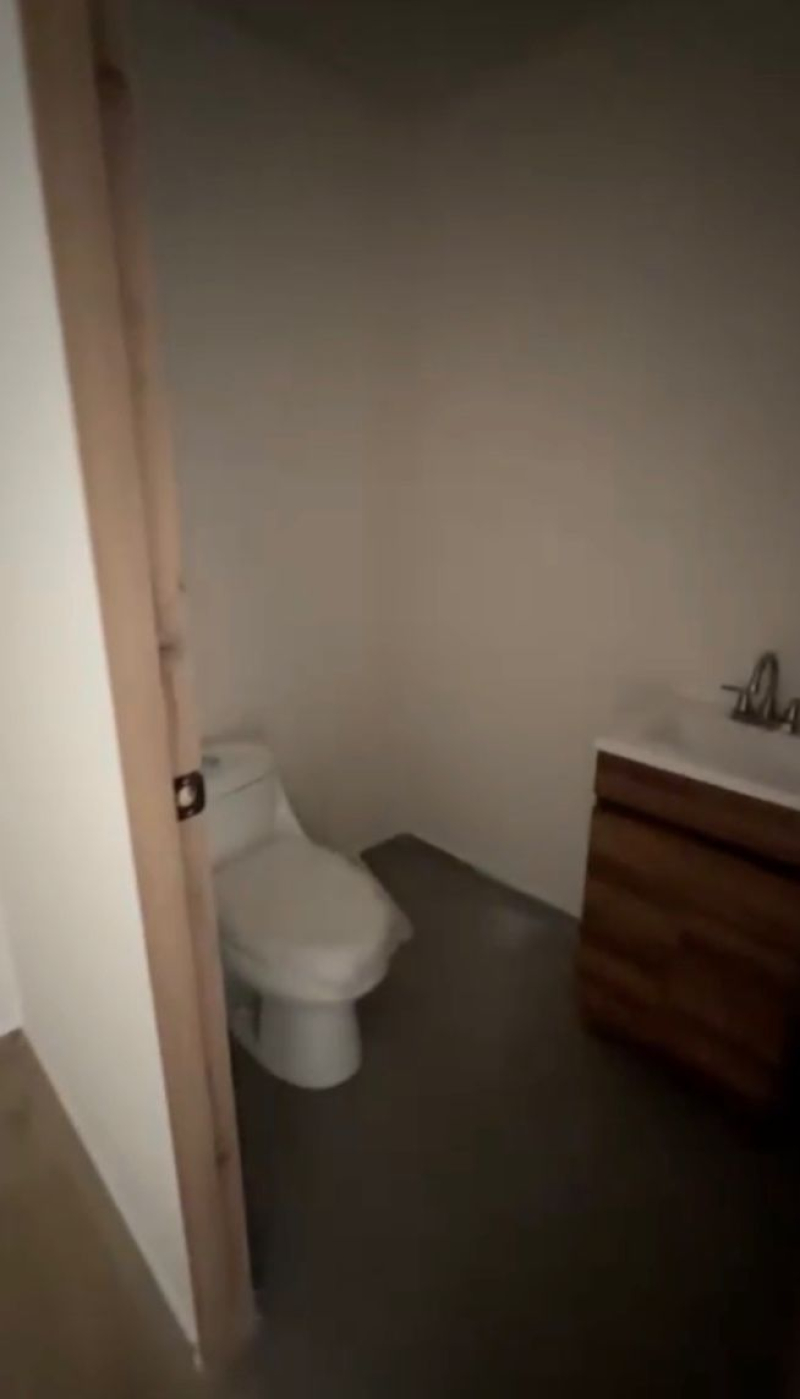 oficina con balcón e iluminación natural a pasos del ángel