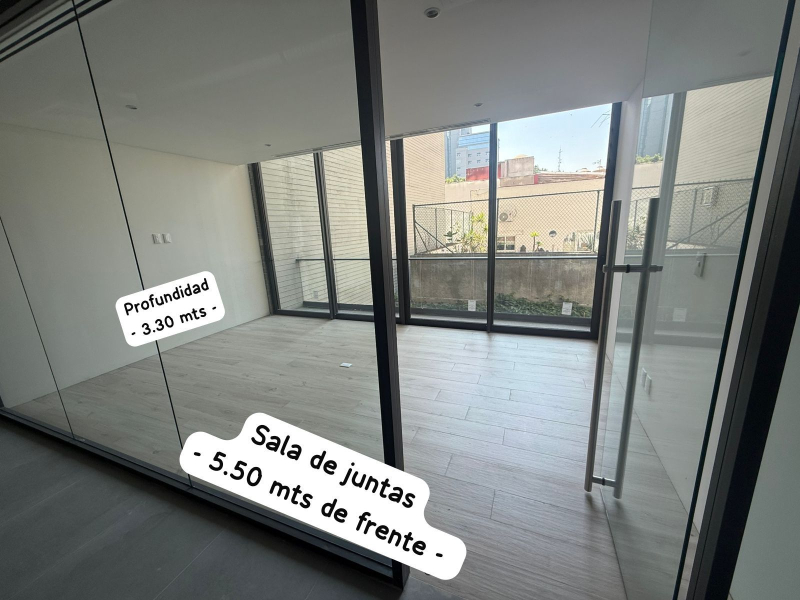 oficina con balcón e iluminación natural a pasos del ángel