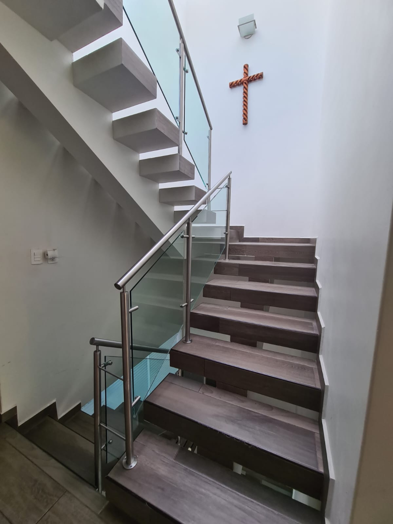 se vende moderna casa en fracc jardines de bellavista tlalnepantla