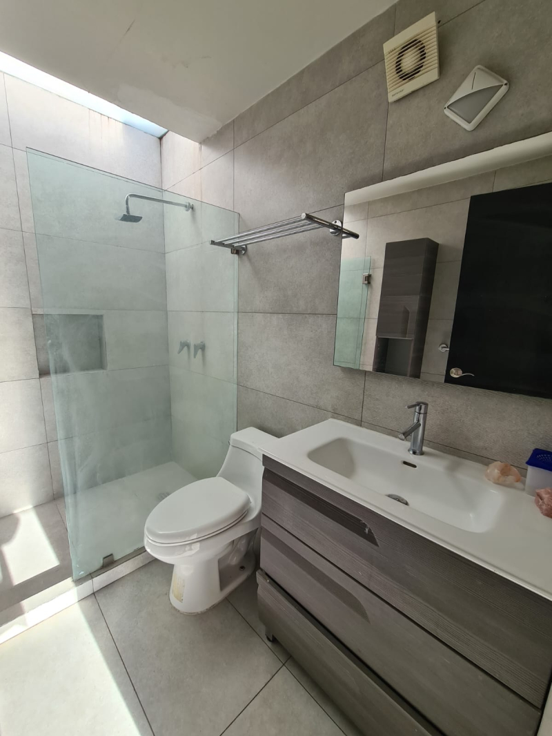 se vende moderna casa en fracc jardines de bellavista tlalnepantla