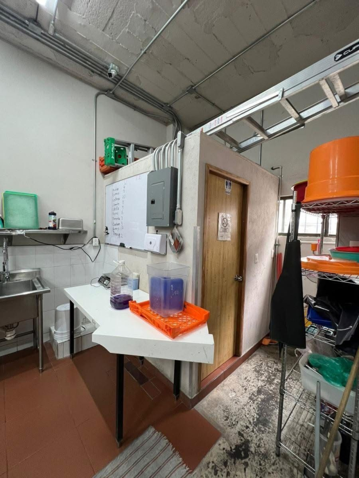 vendo local en av constituyentes col daniel garza