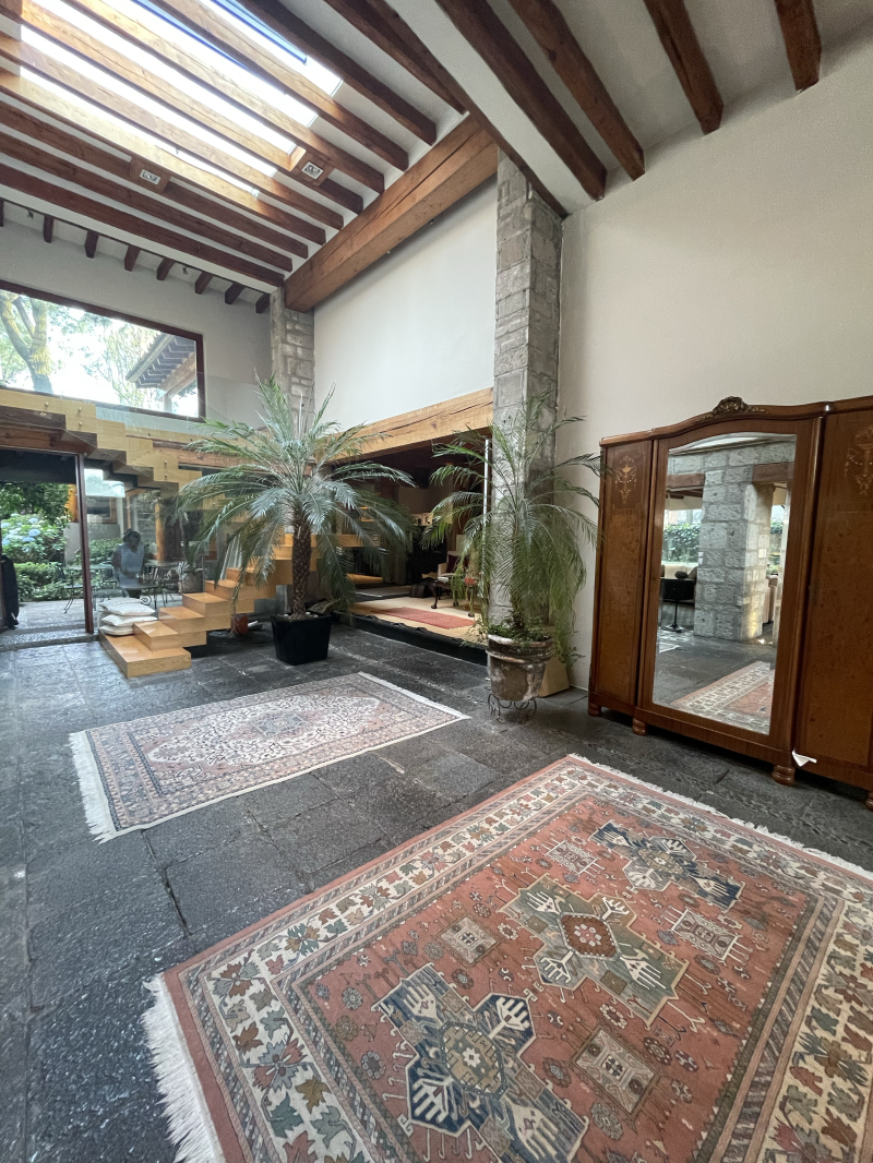 Venta Casa De Dos Niveles, 4 Recámaras Y Jardín, En Fraccionamiento Con Seguridad