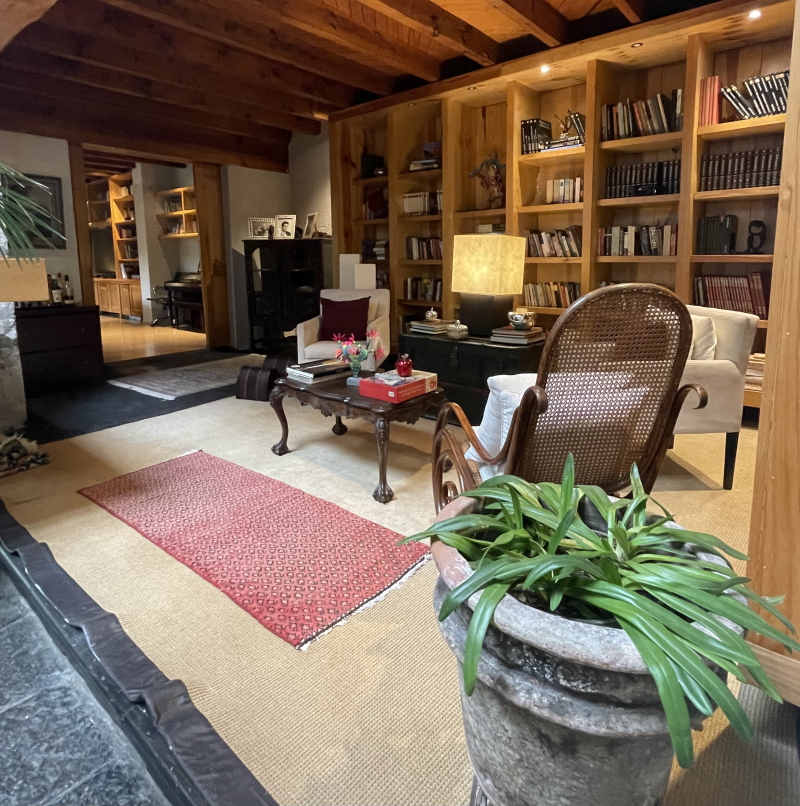 Venta Casa De Dos Niveles, 4 Recámaras Y Jardín, En Fraccionamiento Con Seguridad