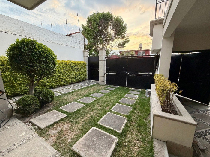 Casa Nueva En Renta, Lomas De La Herradura. Amplia, Luminosa, Jardín Y Terrazas