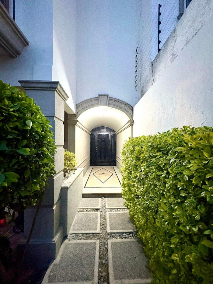 Casa Nueva En Renta, Lomas De La Herradura. Amplia, Luminosa, Jardín Y Terrazas