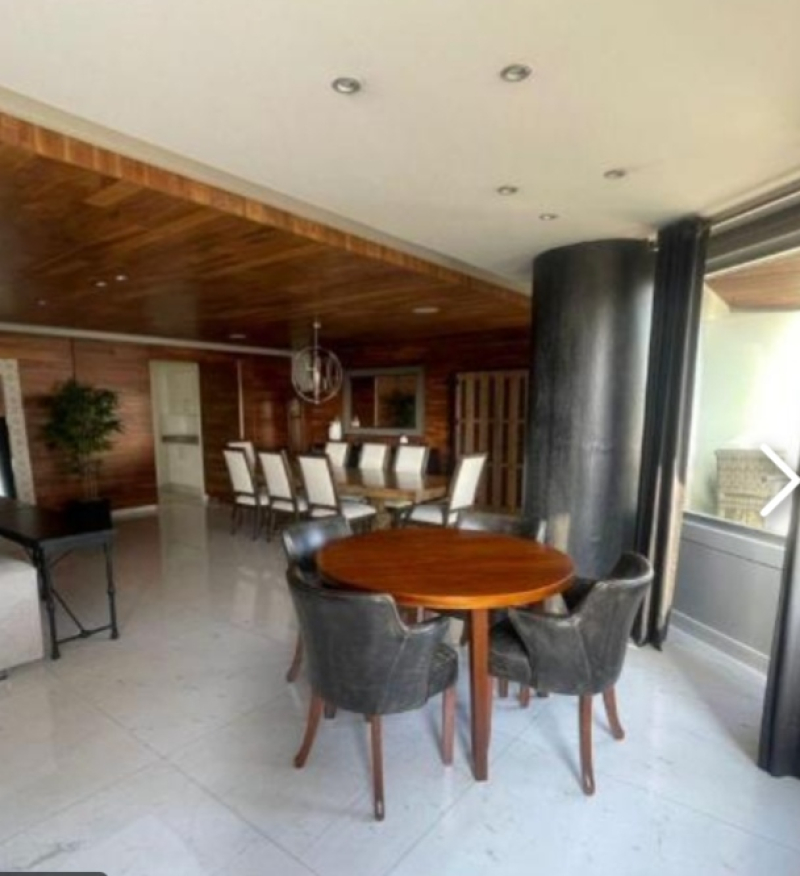 Lord Byron Amueblado