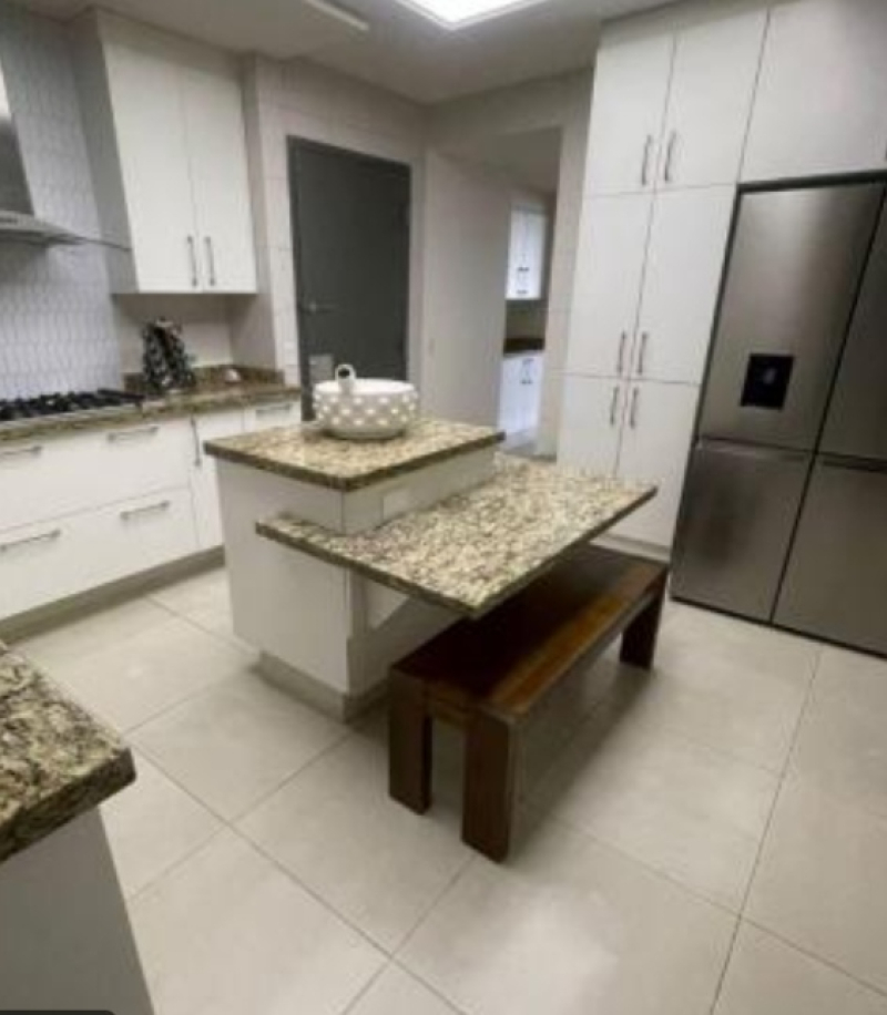 Lord Byron Amueblado