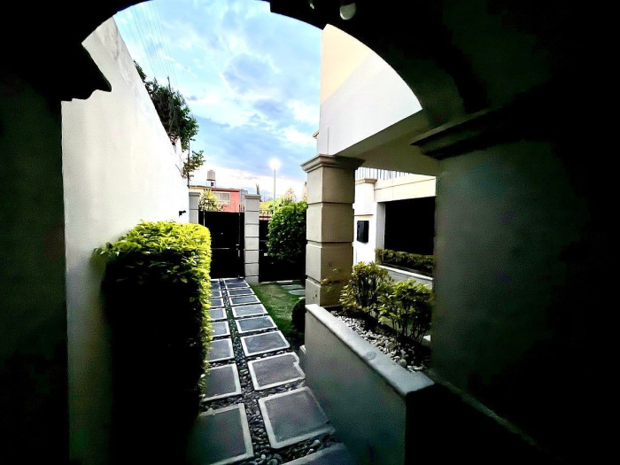 Casa En Renta Para Estrenar. Lomas De La Herradura: Luminosa, Amplia, Jardín