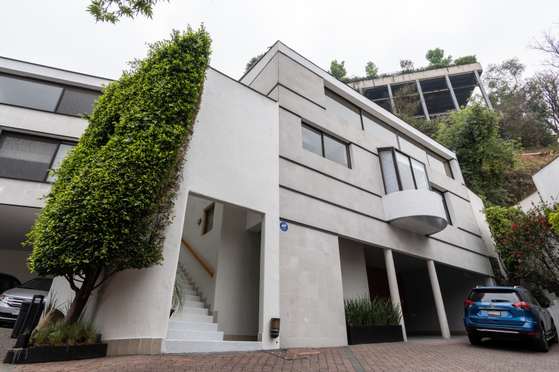 casa en venta en ahuehuete, bosques de las lomas | espacios amplios, luz natural y privacidad