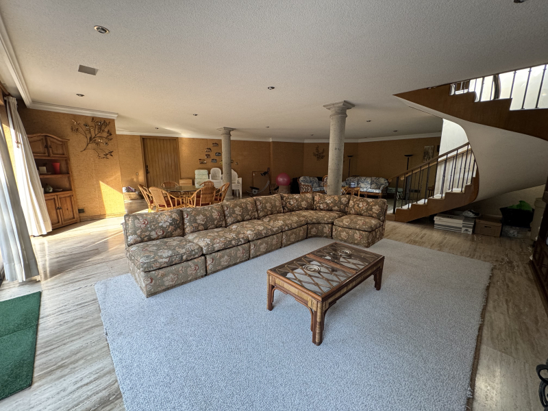 CASA EN VENTA - EN UN NIVEL CON JARDÍN ESPECTACULAR- BOSQUE DE SAUCES - BOSQUES DE LAS LOMAS 