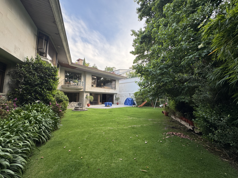 casa en venta - en un nivel con jardín espectacular- bosque de sauces - bosques de las lomas 