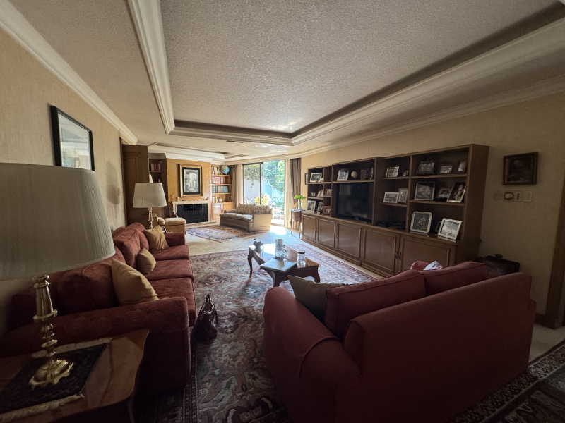 CASA EN VENTA - EN UN NIVEL CON JARDÍN ESPECTACULAR- BOSQUE DE SAUCES - BOSQUES DE LAS LOMAS 