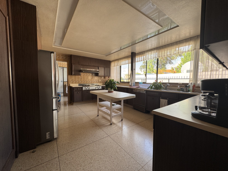 CASA EN VENTA - EN UN NIVEL CON JARDÍN ESPECTACULAR- BOSQUE DE SAUCES - BOSQUES DE LAS LOMAS 