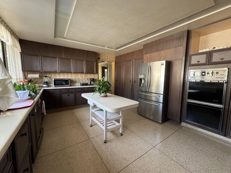 CASA EN VENTA - EN UN NIVEL CON JARDÍN ESPECTACULAR- BOSQUE DE SAUCES - BOSQUES DE LAS LOMAS 