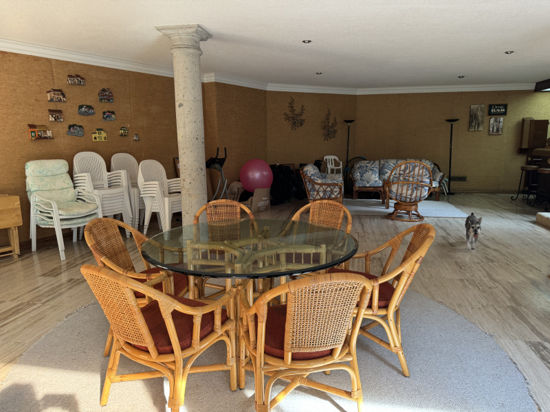 CASA EN VENTA - EN UN NIVEL CON JARDÍN ESPECTACULAR- BOSQUE DE SAUCES - BOSQUES DE LAS LOMAS 