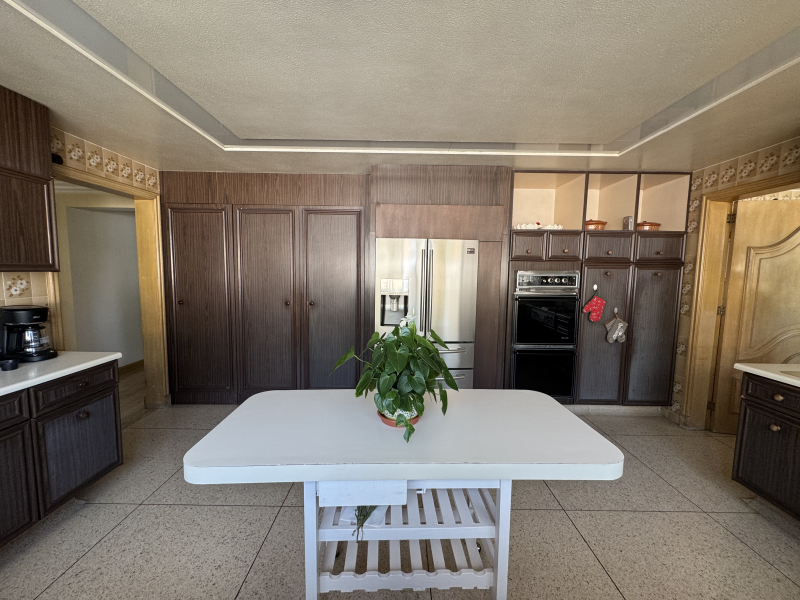 CASA EN VENTA - EN UN NIVEL CON JARDÍN ESPECTACULAR- BOSQUE DE SAUCES - BOSQUES DE LAS LOMAS 