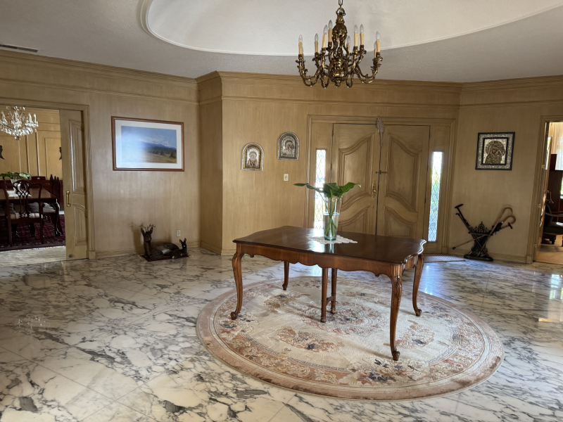 CASA EN VENTA - EN UN NIVEL CON JARDÍN ESPECTACULAR- BOSQUE DE SAUCES - BOSQUES DE LAS LOMAS 