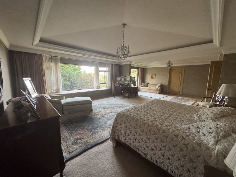 CASA EN VENTA - EN UN NIVEL CON JARDÍN ESPECTACULAR- BOSQUE DE SAUCES - BOSQUES DE LAS LOMAS 