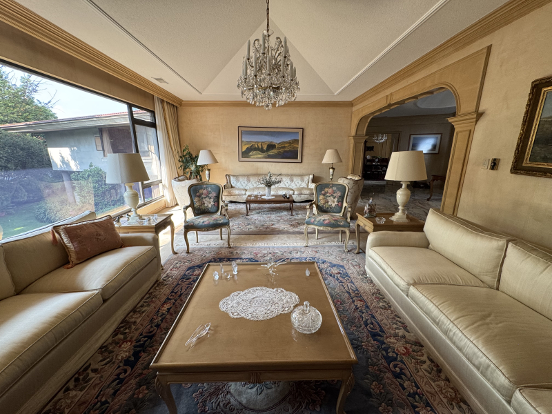 CASA EN VENTA - EN UN NIVEL CON JARDÍN ESPECTACULAR- BOSQUE DE SAUCES - BOSQUES DE LAS LOMAS 