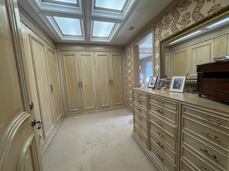 CASA EN VENTA - EN UN NIVEL CON JARDÍN ESPECTACULAR- BOSQUE DE SAUCES - BOSQUES DE LAS LOMAS 