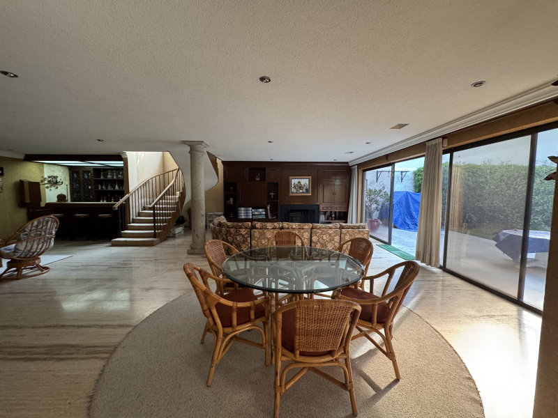 CASA EN VENTA - EN UN NIVEL CON JARDÍN ESPECTACULAR- BOSQUE DE SAUCES - BOSQUES DE LAS LOMAS 