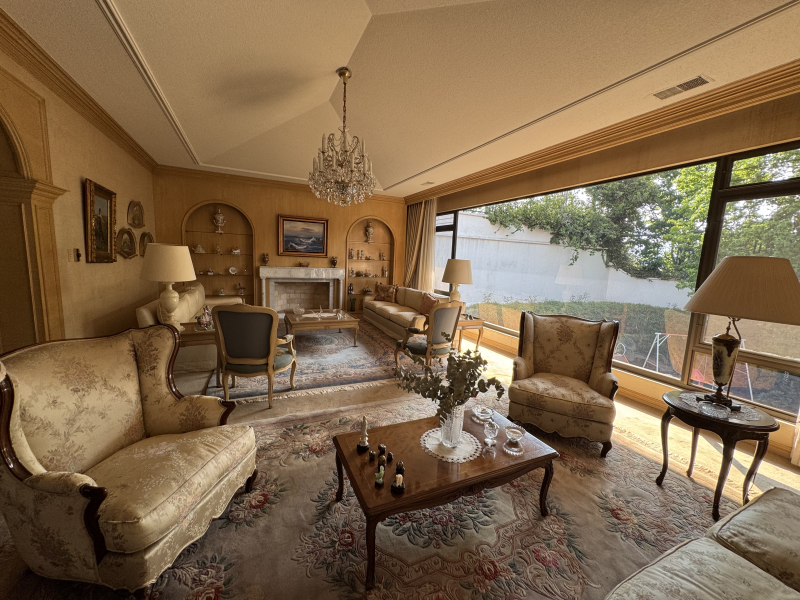 CASA EN VENTA - EN UN NIVEL CON JARDÍN ESPECTACULAR- BOSQUE DE SAUCES - BOSQUES DE LAS LOMAS 