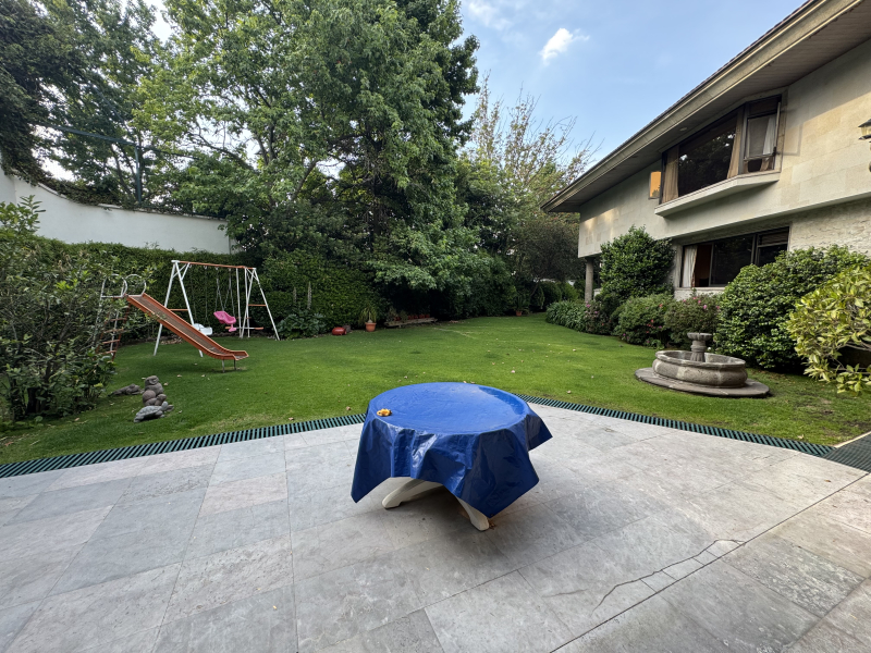 CASA EN VENTA - EN UN NIVEL CON JARDÍN ESPECTACULAR- BOSQUE DE SAUCES - BOSQUES DE LAS LOMAS 