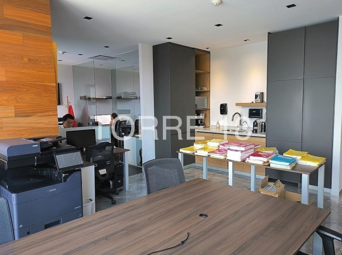 oficina totalmente acondicionada y equipada en venta frente a patio santa fe