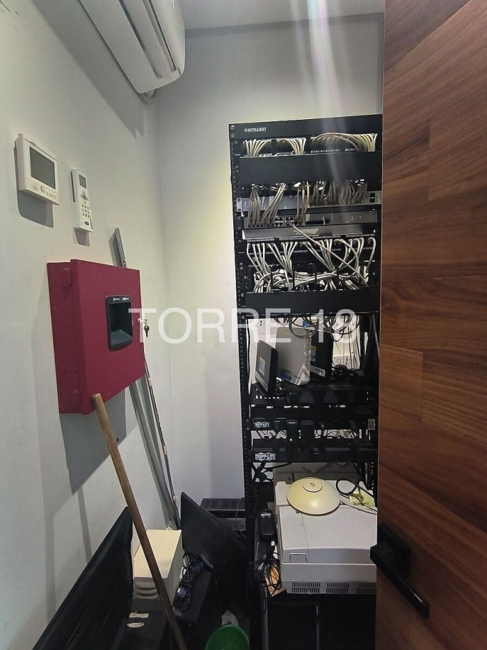 oficina totalmente acondicionada y equipada en venta frente a patio santa fe
