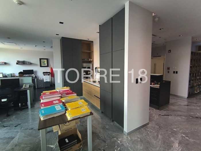 oficina totalmente acondicionada y equipada en venta frente a patio santa fe