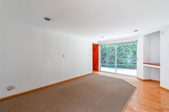 amplia casa en venta, en lomas de tecamachalco, con terraza de 70 metros