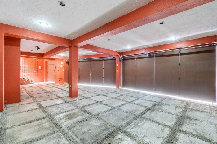 amplia casa en venta, en lomas de tecamachalco, con terraza de 70 metros