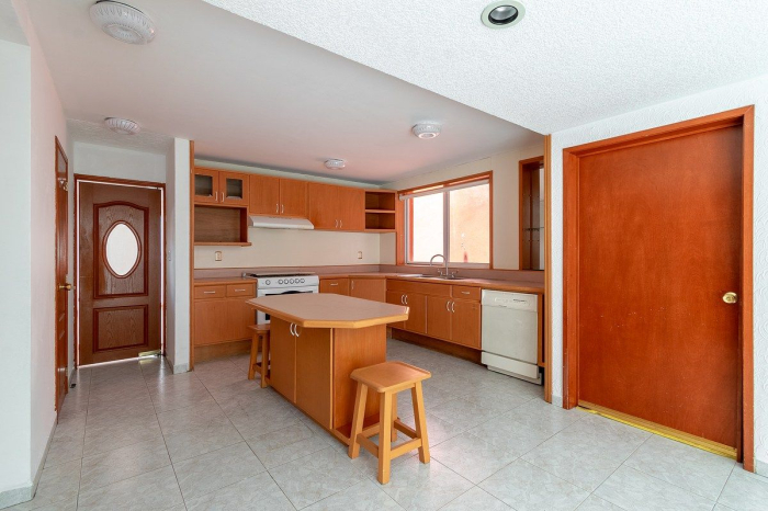 amplia casa en venta, en lomas de tecamachalco, con terraza de 70 metros