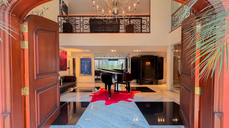 casa en venta en san ángel – residencia de lujo con terrazas y patio central