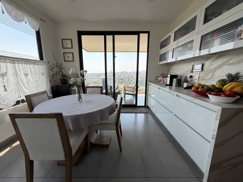 DEPARTAMENTO EN VENTA - CON ESPECTACULAR TERRAZA - P�?RGOLAS - BOSQUE REAL 
