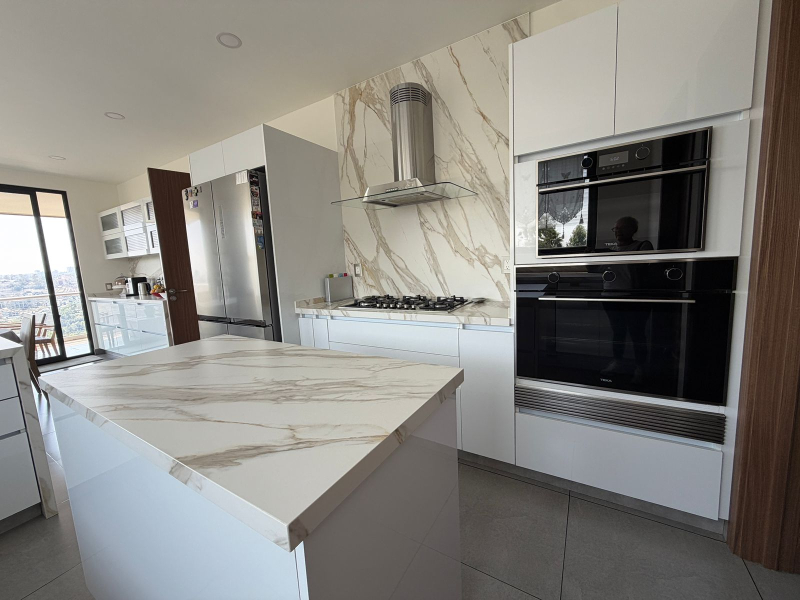 DEPARTAMENTO EN VENTA - CON ESPECTACULAR TERRAZA - P�?RGOLAS - BOSQUE REAL 