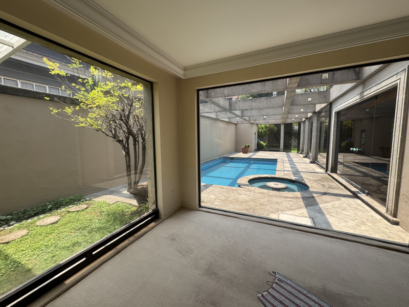 CASA EN VENTA CON ALBERCA PARA ACTUALIZAR OPORTUNIDAD - SIERRA GUADARRAMA- LOMAS 