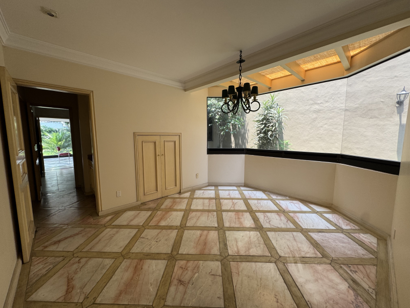 CASA EN VENTA CON ALBERCA PARA ACTUALIZAR OPORTUNIDAD - SIERRA GUADARRAMA- LOMAS 