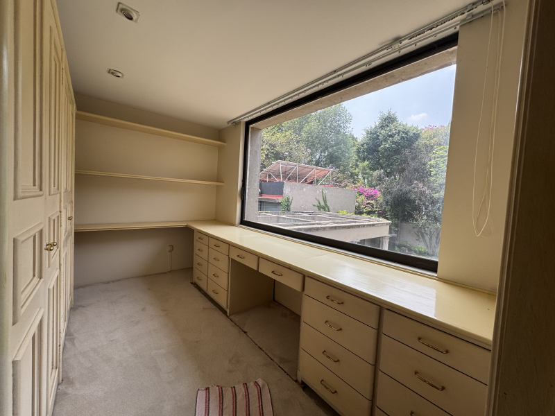 CASA EN VENTA CON ALBERCA PARA ACTUALIZAR OPORTUNIDAD - SIERRA GUADARRAMA- LOMAS 