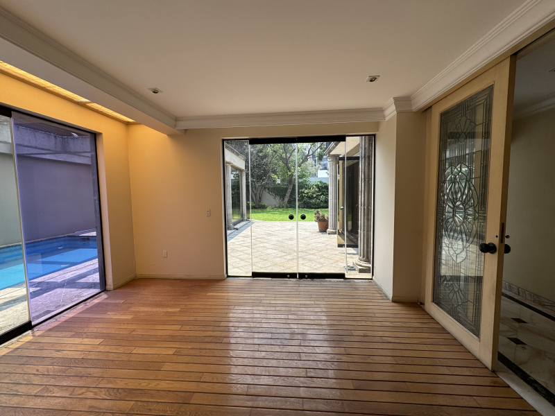 CASA EN VENTA CON ALBERCA PARA ACTUALIZAR OPORTUNIDAD - SIERRA GUADARRAMA- LOMAS 