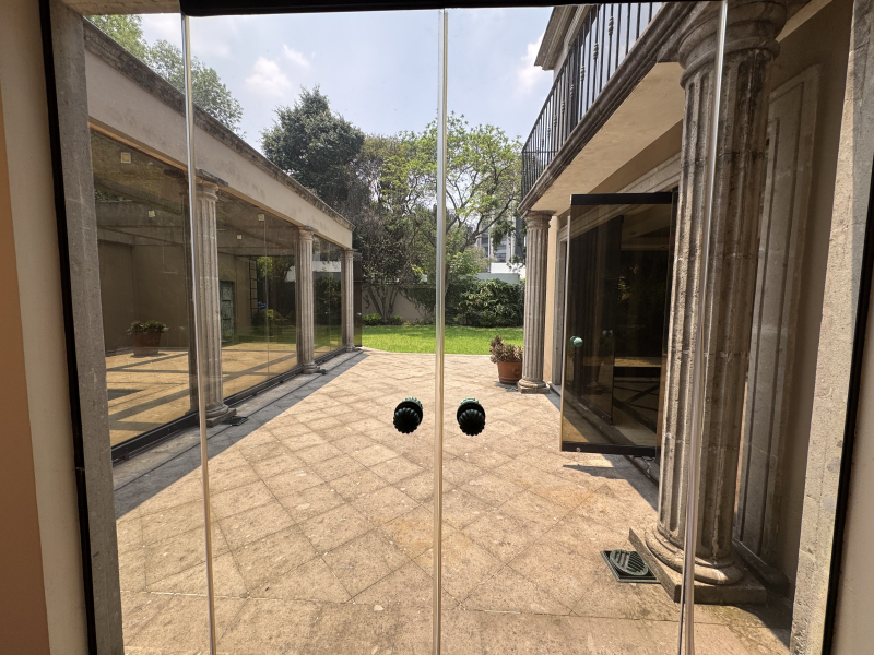 CASA EN VENTA CON ALBERCA PARA ACTUALIZAR OPORTUNIDAD - SIERRA GUADARRAMA- LOMAS 