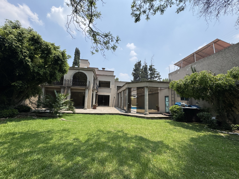 CASA EN VENTA CON ALBERCA PARA ACTUALIZAR OPORTUNIDAD - SIERRA GUADARRAMA- LOMAS 