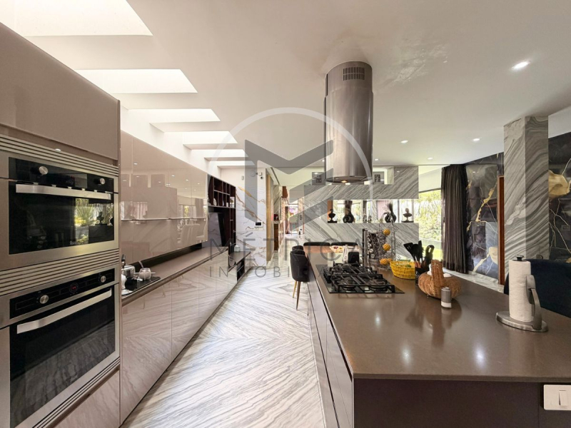 Casa en venta en cerrada dentro de Bosque Real: