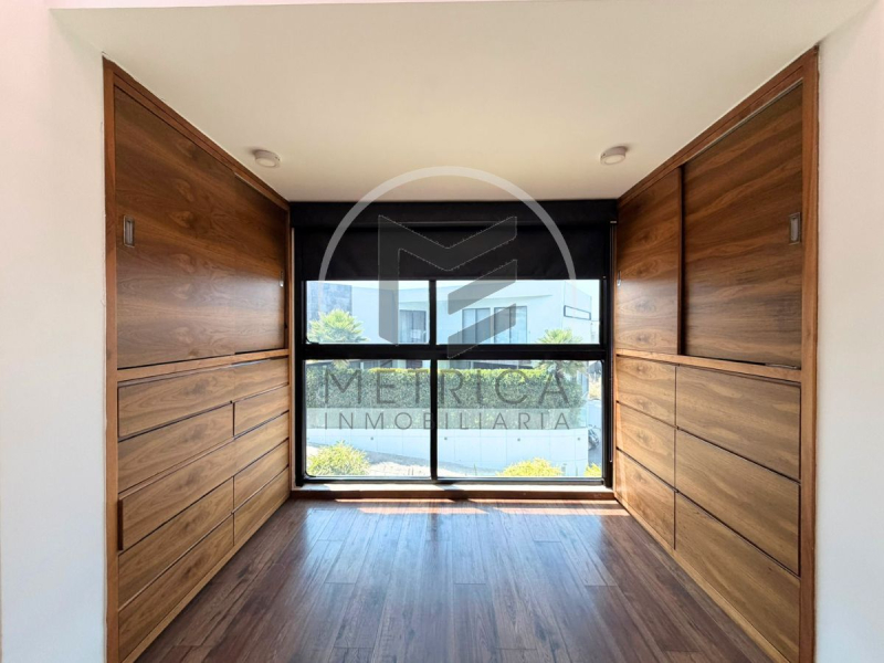 Casa en venta en cerrada dentro de Bosque Real: