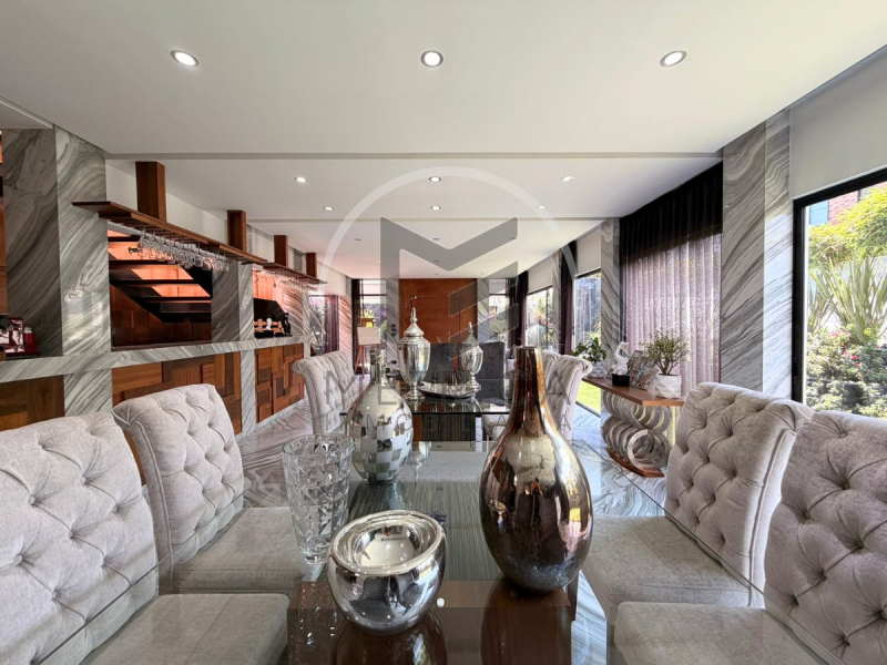 Casa en venta en cerrada dentro de Bosque Real: